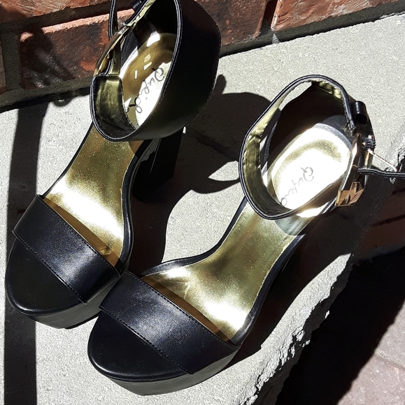 Rare Qupid NWT black and gold high heels size - Picture 2 of 3